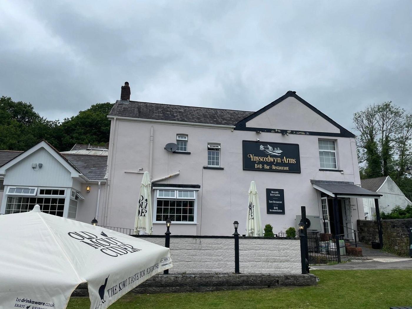Hotel Ynyscedwyn Arms Ystradgynlais Zewnętrze zdjęcie